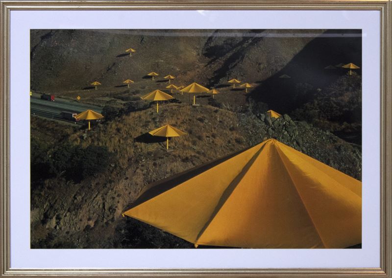 Christo : The Umbrellas – California  (1991)  - cromolitografia - Asta 3152 Auction - Arte Investimenti - investire con arte