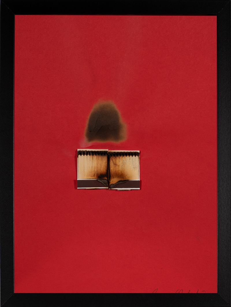 Bernard Aubertin : Dessin de feu papel rouge  (2009)  - Fiammiferi bruciati su carta rossa - Asta 7005 Auction - Modern and Contemporary Art - ArteIN - Investire con arte